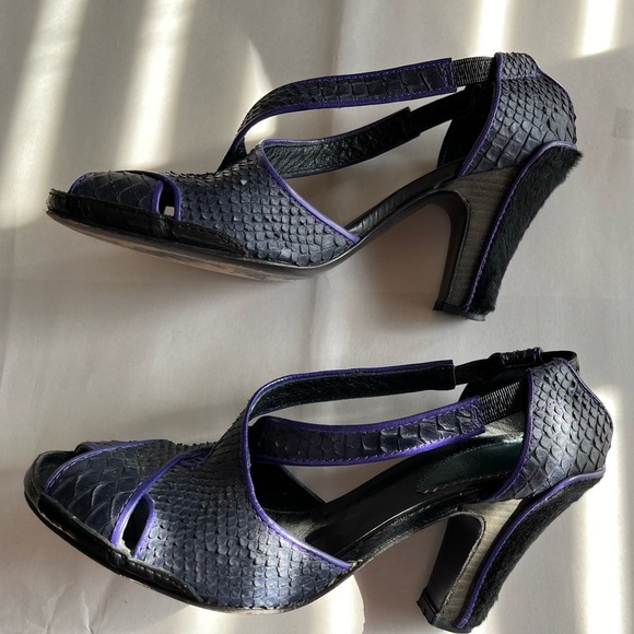 Max Azria Brie Black/Purple Combo Leather/Fur Strappy Peep Toe Heels Sz 38/7 GUC - Picture 13 of 16